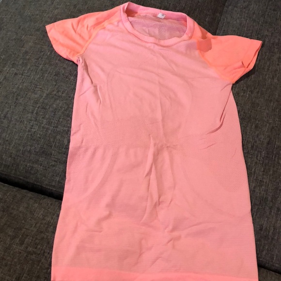 lululemon athletica Tops - Lululemon Women’s Running shirt - Sz 6 pink/coral